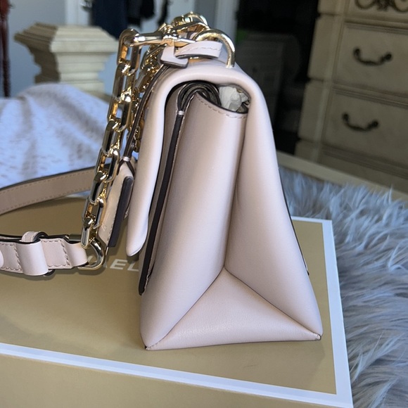 ❌Sold‼️Michael Kors Cece Medium Chain Shoulder Leather Bag - Picture 3 of 8